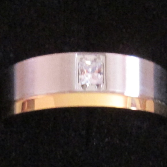 MEN’S BRUSHED SATIN SILVER/GOLD BAND –10 ¾-11 NWOT - Picture 5 of 5